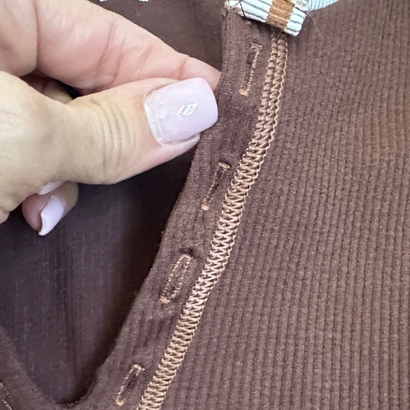 URBAN OUTFITTERS Brown ribbed v neck crop top size Xs/s - Picture 3 of 4
